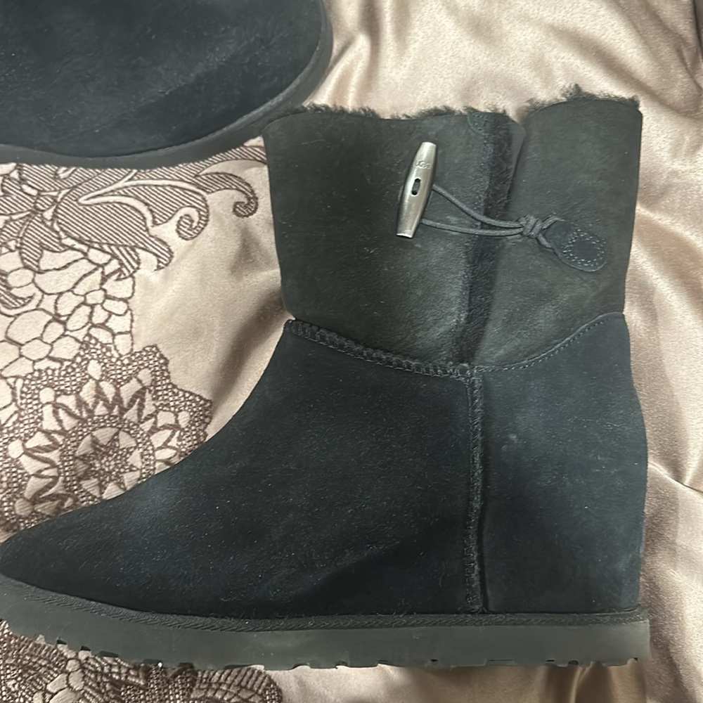 Ugg Boots With Side Toggle And Hidden Wedge. Size… - image 2